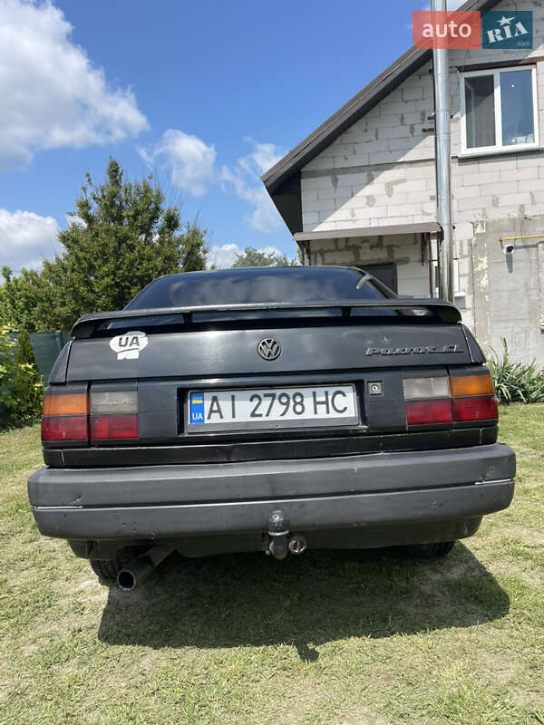 Седан Volkswagen Passat 1989 в Барышевке