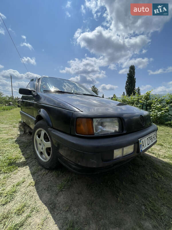 Седан Volkswagen Passat 1989 в Барышевке