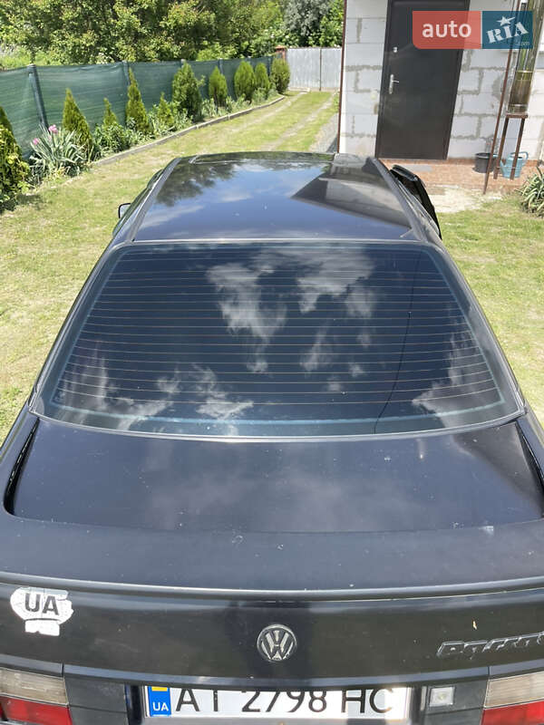 Седан Volkswagen Passat 1989 в Барышевке