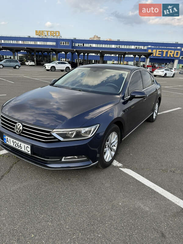 Седан Volkswagen Passat 2015 в Києві