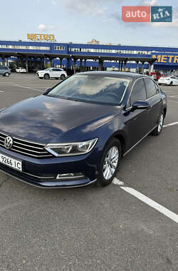 Седан Volkswagen Passat 2015 в 