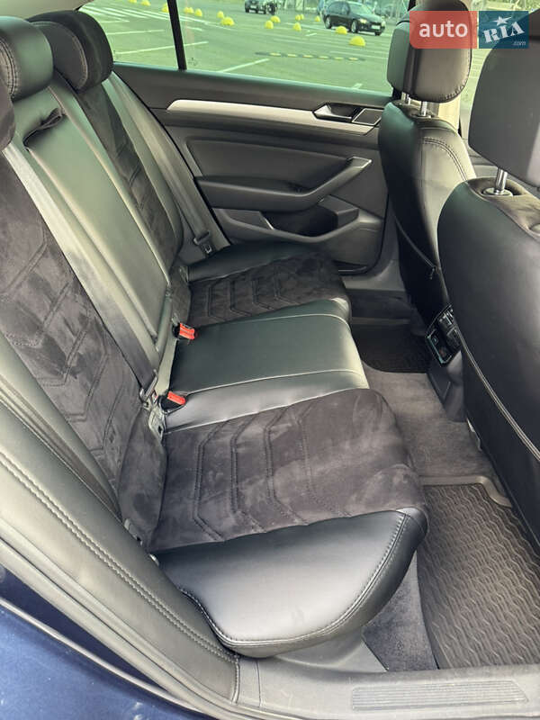 Седан Volkswagen Passat 2015 в Києві