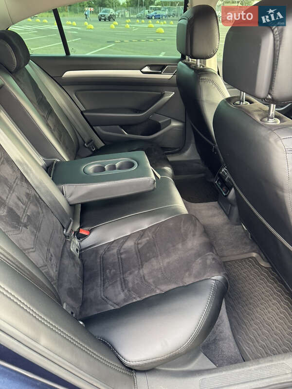Седан Volkswagen Passat 2015 в Києві
