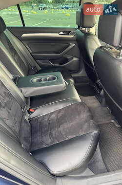 Седан Volkswagen Passat 2015 в 