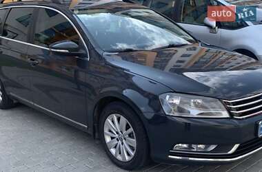 Універсал Volkswagen Passat 2012 в 