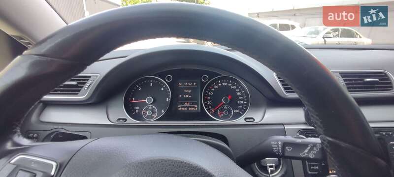 Универсал Volkswagen Passat 2011 в Киеве