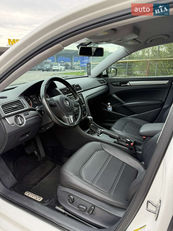 Седан Volkswagen Passat 2014 в Івано-Франківську
