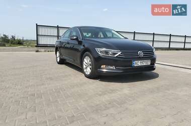Седан Volkswagen Passat 2017 в Луцке