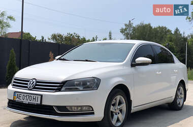 Седан Volkswagen Passat 2011 в Днепре