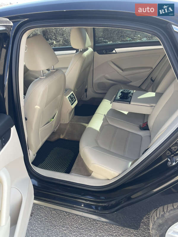 Седан Volkswagen Passat 2012 в Дніпрі