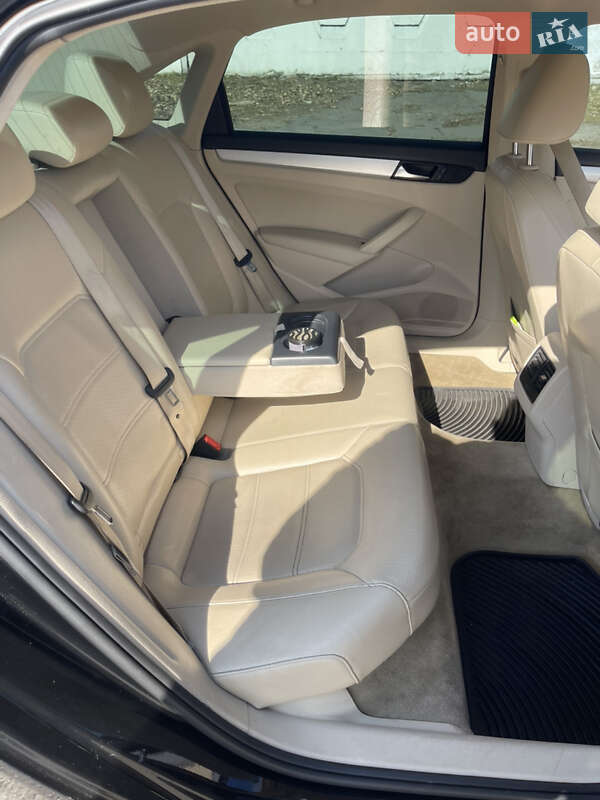 Седан Volkswagen Passat 2012 в Дніпрі