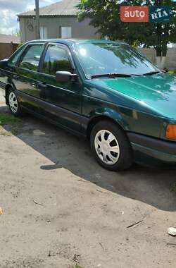 Седан Volkswagen Passat 1988 в Зміїві