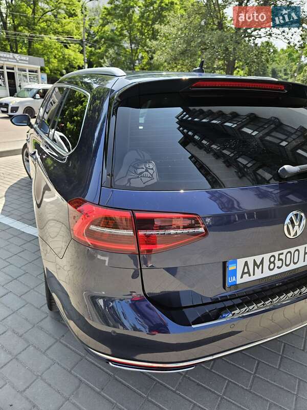 Универсал Volkswagen Passat 2016 в Житомире