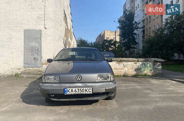 Седан Volkswagen Passat 1992 в Киеве