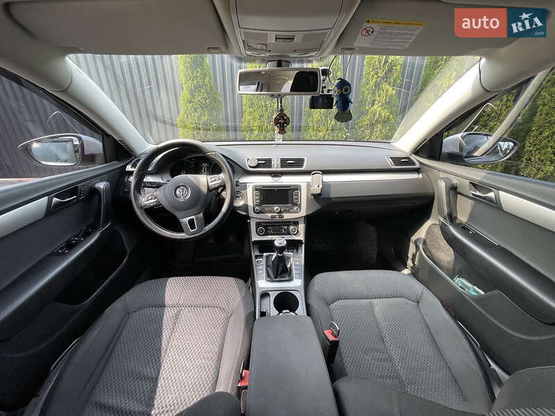 Универсал Volkswagen Passat 2011 в Коростене