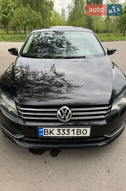 Седан Volkswagen Passat 2012 в Рівному