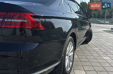 Седан Volkswagen Passat 2017 в 