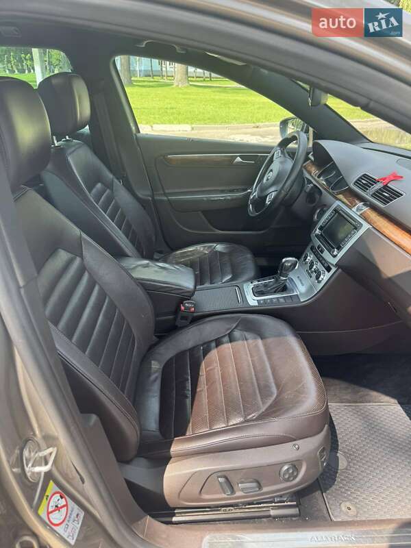 Універсал Volkswagen Passat 2012 в Теофіполі