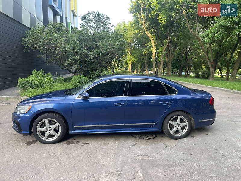 Седан Volkswagen Passat 2016 в Житомирі