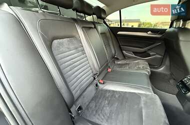 Седан Volkswagen Passat 2015 в 
