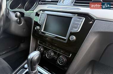 Седан Volkswagen Passat 2015 в 