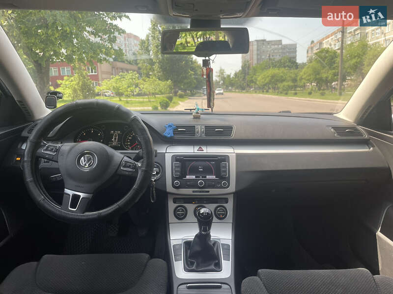 Седан Volkswagen Passat 2009 в Рівному