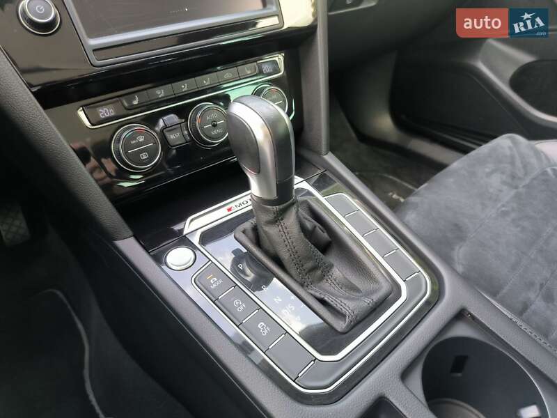 Универсал Volkswagen Passat 2015 в Киеве