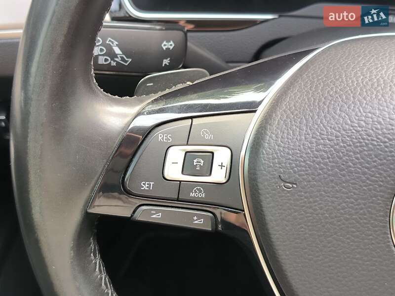 Универсал Volkswagen Passat 2015 в Киеве
