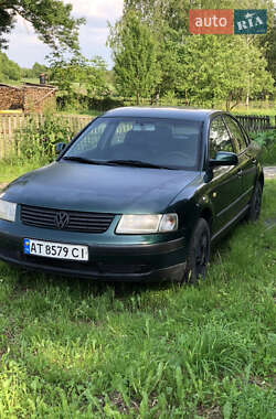 Седан Volkswagen Passat 1999 в Изяславе