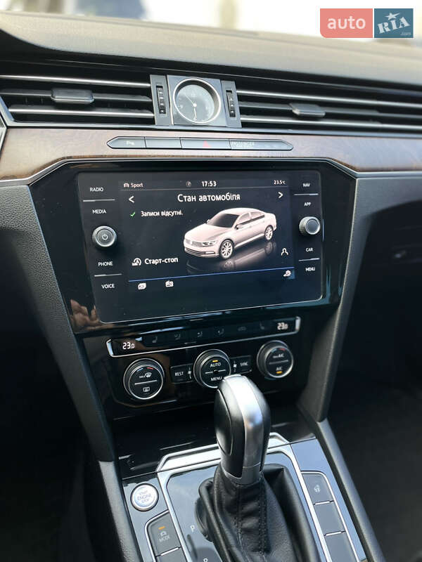 Седан Volkswagen Passat 2018 в Києві