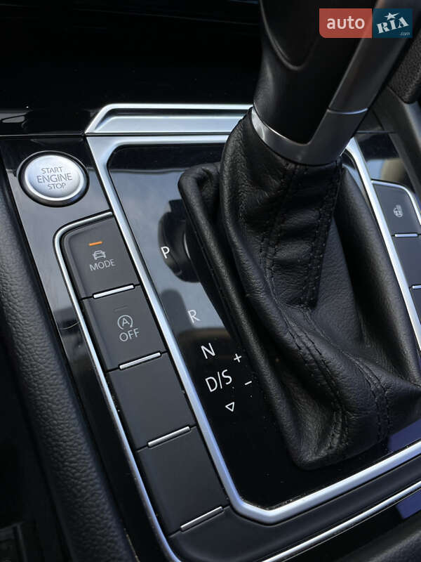 Седан Volkswagen Passat 2018 в Києві