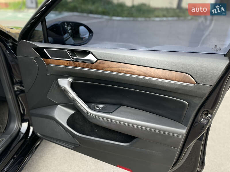 Седан Volkswagen Passat 2018 в Києві