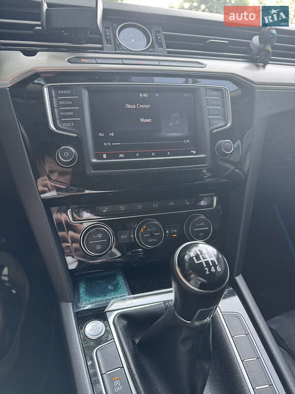 Універсал Volkswagen Passat 2015 в Києві
