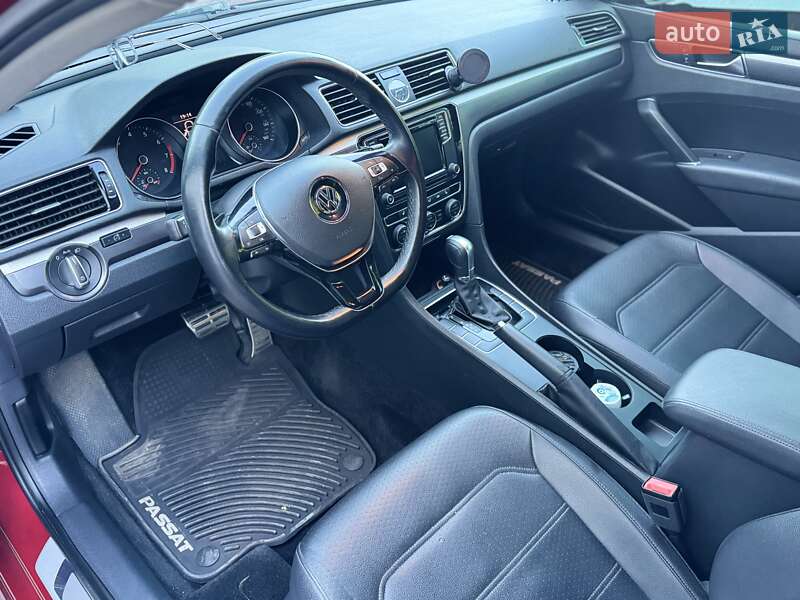 Седан Volkswagen Passat 2016 в Киеве