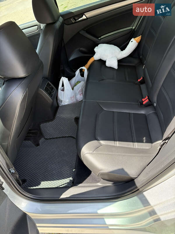 Седан Volkswagen Passat 2014 в Одессе