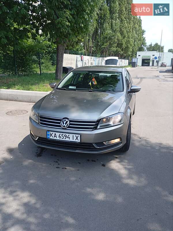 Седан Volkswagen Passat 2012 в Києві