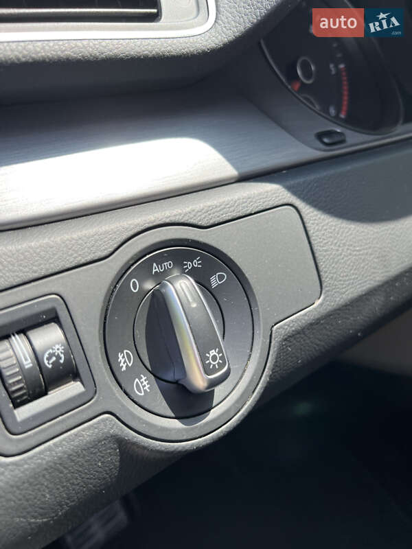 Універсал Volkswagen Passat 2011 в Калуші