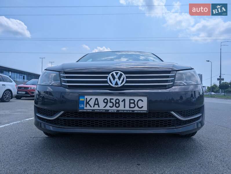 Седан Volkswagen Passat 2011 в Киеве