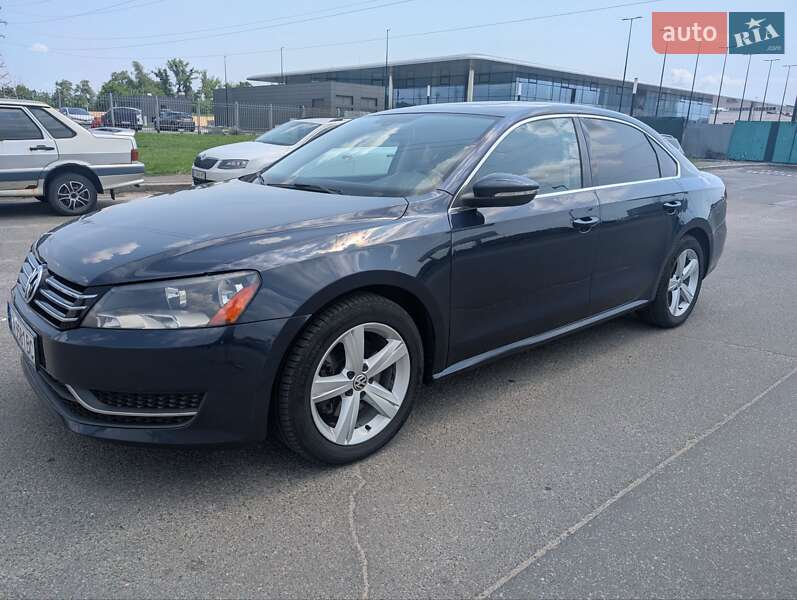 Седан Volkswagen Passat 2011 в Киеве