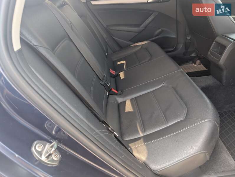 Седан Volkswagen Passat 2011 в Киеве