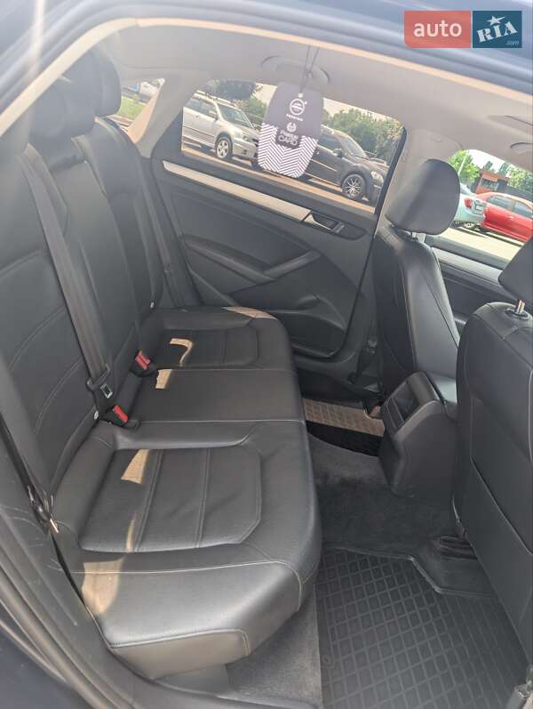 Седан Volkswagen Passat 2011 в Киеве
