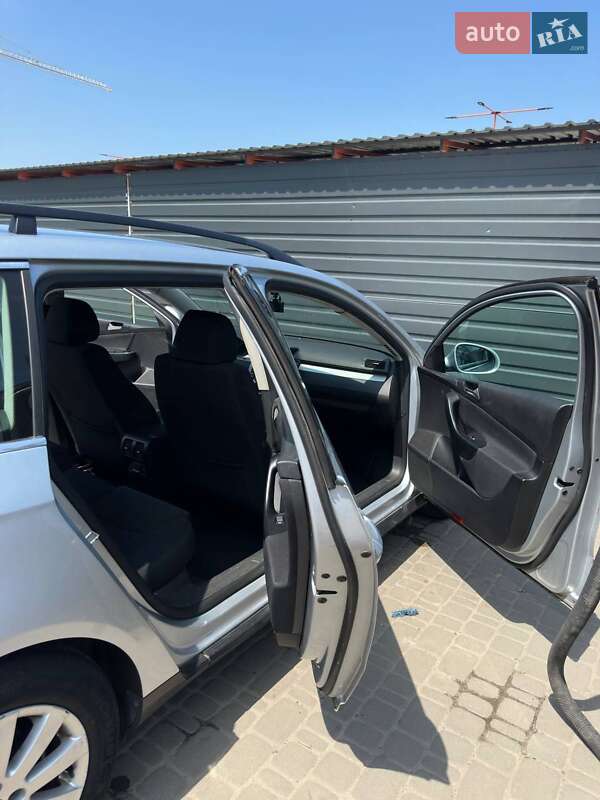 Универсал Volkswagen Passat 2009 в Ирпене