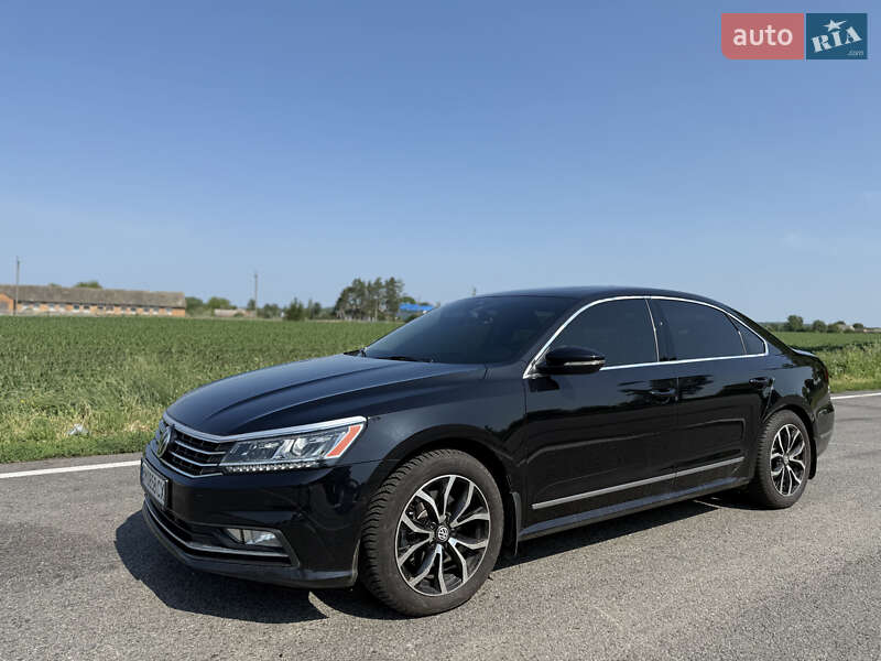 Седан Volkswagen Passat 2017 в Ромнах