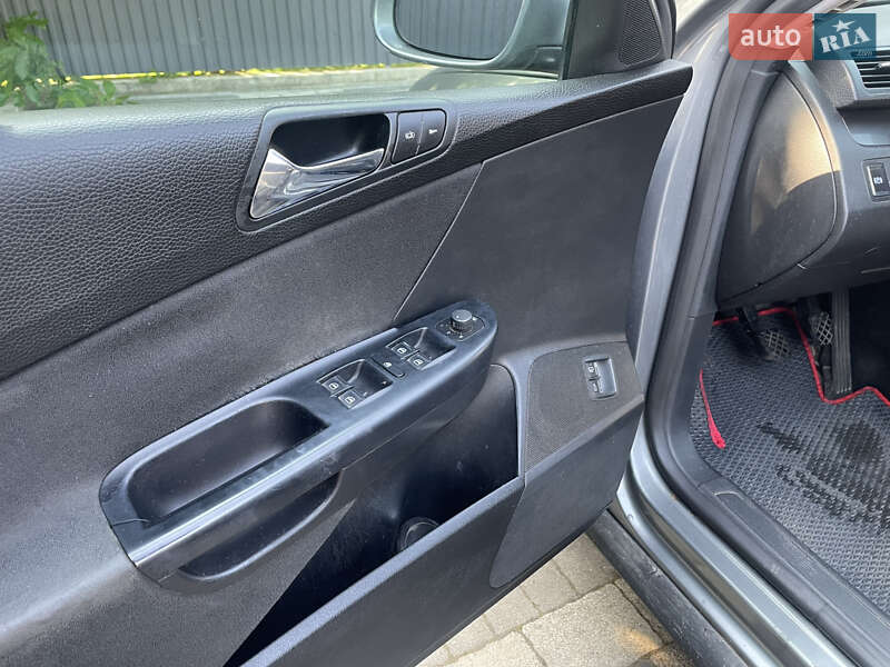 Седан Volkswagen Passat 2006 в Сваляве