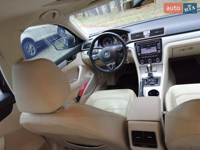 Седан Volkswagen Passat 2012 в Киеве