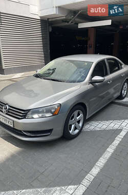 Седан Volkswagen Passat 2012 в Києві