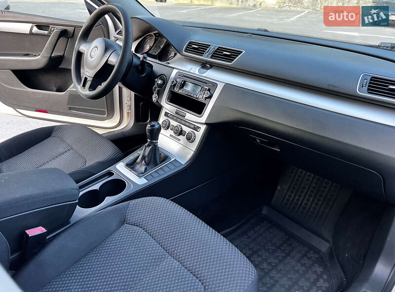 Седан Volkswagen Passat 2013 в Тернополе
