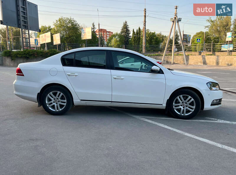 Седан Volkswagen Passat 2013 в Тернополе
