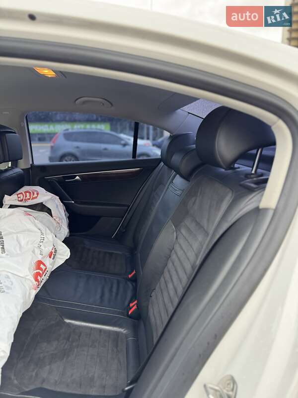 Седан Volkswagen Passat 2011 в Києві