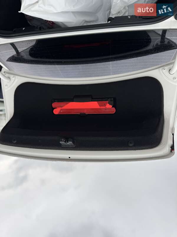 Седан Volkswagen Passat 2011 в Києві